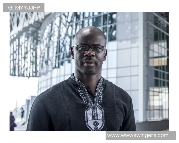 足球场上的霸气风范足球明星头像展现个性与魅力 足球场上的霸气风范足球明星头像展现个性与魅力