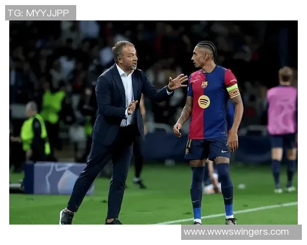 足球明星在豪华游艇上展现惊人球技引发海上热潮 足球明星在豪华游艇上展现惊人球技引发海上热潮