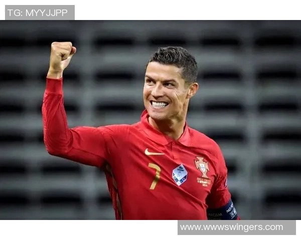 足球明星白发风采大赏展现他们成熟魅力与不凡成就的精彩瞬间 足球明星白发风采大赏展现他们成熟魅力与不凡成就的精彩瞬间