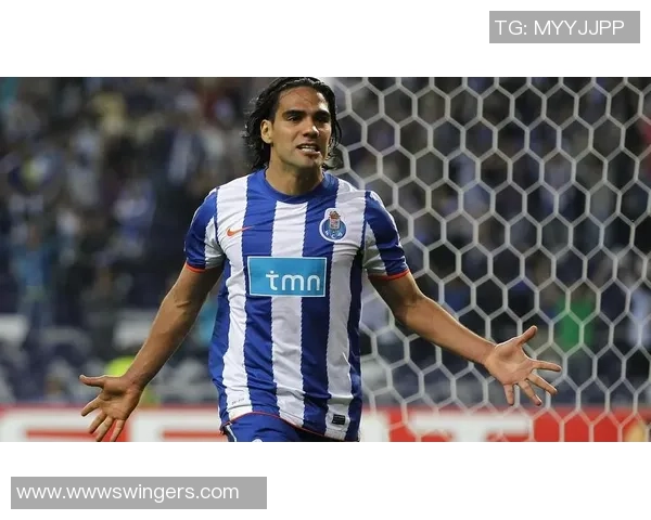 足球明星私下生活高清图集展现他们不为人知的一面与真实风采 足球明星私下生活高清图集展现他们不为人知的一面与真实风采